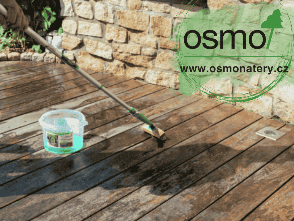 enovace zašedlé dřevěné terasy před aplikací oleje